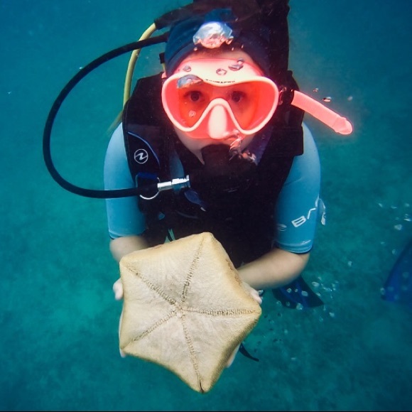 Meet your Posher, Beth - Picture 2 of 2